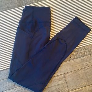 Lululemon size 6 leggings with pocket